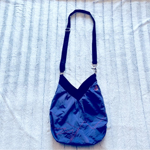 Volcom purse - Picture 1 of 9